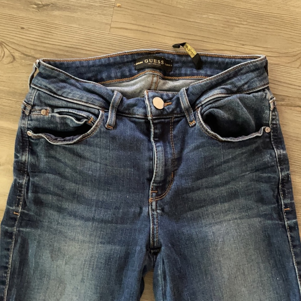 Women’s guess jeans size 27